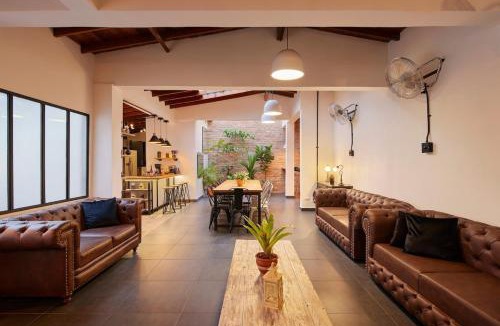 Patio Bonito Apartment | El Poblado Medellin Luxury 5BR Jacuzzi AC