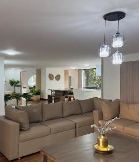 Los Naranjos Apartment | 4BR 240 m² Fully Refurbished El Tesoro