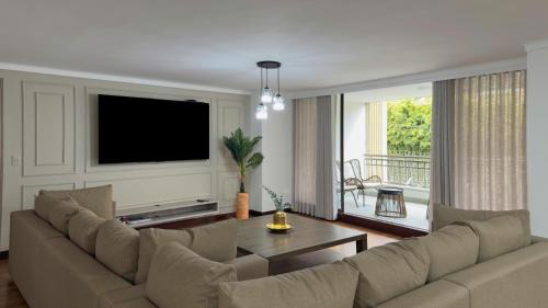 Los Naranjos Apartment | 4BR 240 m² Fully Refurbished El Tesoro