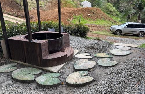 Jerico Apartment | Peaceful rustic cabin steps from town