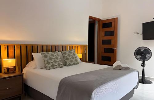 El Tesoro House | Palos altos house; Poblado; 6 min to Provenza