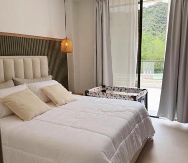 Nimaima Apartment | KOA Villeta - Loft y terraza con vista a la montaña