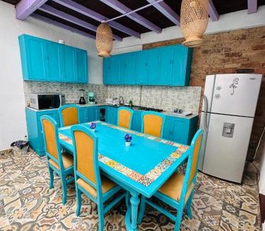 La Candelaria House | AQUI ME QUEDO here I Stay
