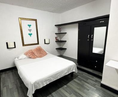 San Antonio House | Hostal Santiago DC