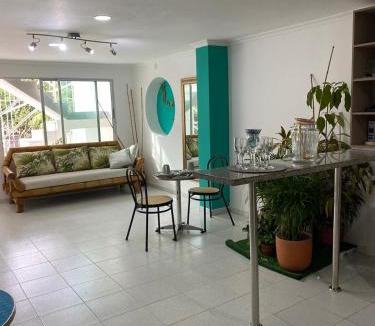 Crespo House | Habitación con baño interno cerca al aeropuerto