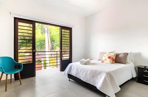 Honda House | Apto con balcón vista amanecer