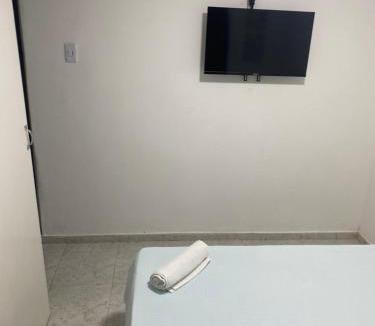 Urbanizacion Eliana House | Habitación Cerca al Aeropuerto #3