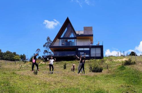Tuta Ski Chalet | Villa Encanto Tuta Chalet de Lujo con Chimenea y Vistas 360º