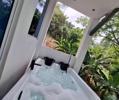 Prado Villa | Luxury Suite del Faro, Romance en la represa