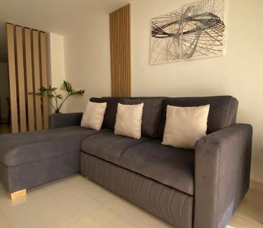 Pinchote Apartment | Fin de semana en increíble apartamento - 2 cuartos, sofacama, piscina y parking gratis