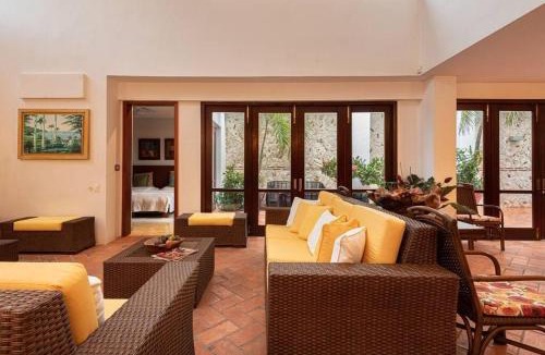 Centro House | Luxury Apartment Private Pool & Rooftop Jacuzzi