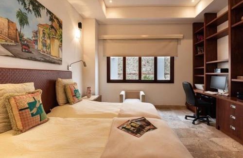 Centro House | Luxury Apartment Private Pool & Rooftop Jacuzzi