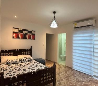Sabanilla House | Casa de campo con piscina, aire acondicionado, estacionamiento privado con BBQ