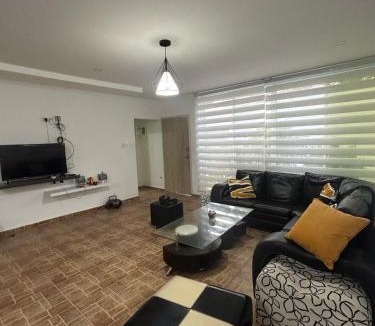 Sabanilla House | Casa de campo con piscina, aire acondicionado, estacionamiento privado con BBQ