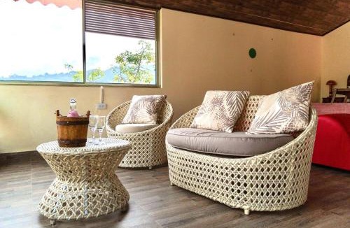 Pachavita House | Finca alto Bonito Jacuzzi Piscina y WiFi