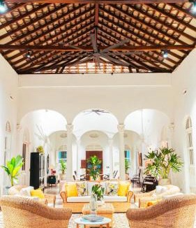 Manga Villa | Casa Niza - Colonial house