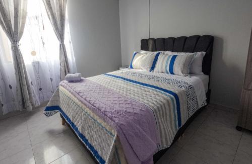 Calle 26 Hotel | Habitación Privada en Kzona, Cerca al aeropuerto, Ideal para Escalas y Trámites