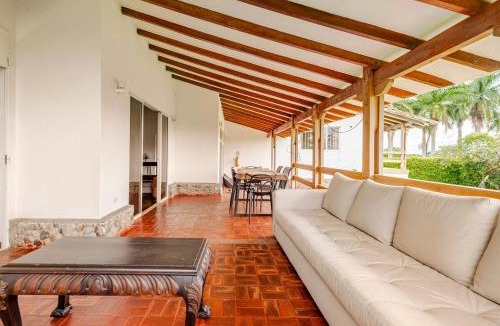 Pereira House | Casa en Cerritos con Piscina y 4 habitaciones