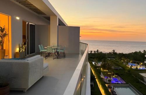 Zona Norte Apartment | Oceanfront condominium with direct beach access Morros IO