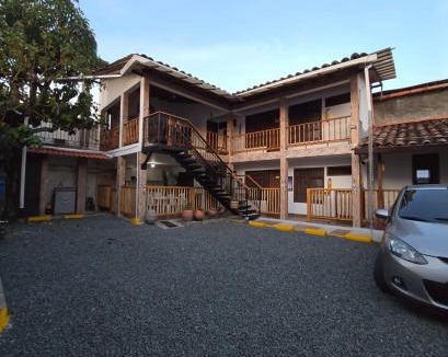 Guadalajara de Buga Apartment | Casa Vieja Alba Inés con Estacionamiento Buga