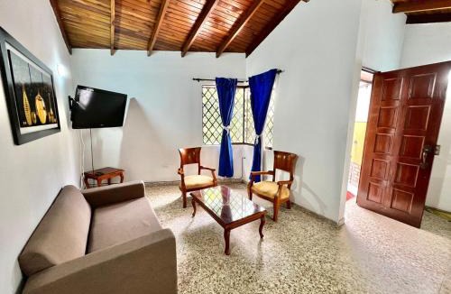 Guadalajara de Buga Apartment | CASA FAMILAR frente al parque