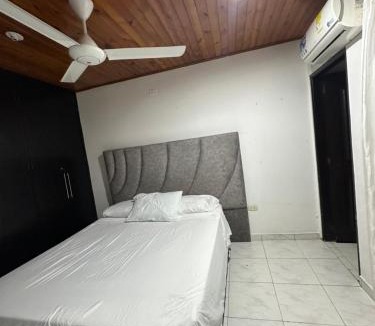Monteria Apartment | Casa con tres dormitorios y garaje