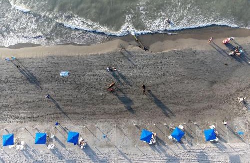 Zona Norte Apartment | Oceanfront condominium with direct beach access Morros IO