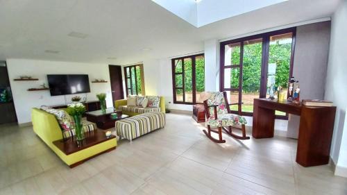 Armenia House | Santa Isabel Campestre