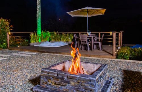 Alegrias Ski Chalet | Boskoso Forest Retreat Jacuzzi & Waterfall