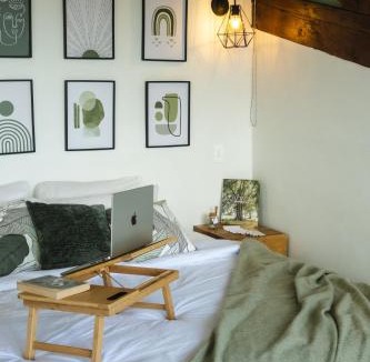 Jerico House | Refined cabin, panoramic views, steps from Jericó