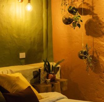 Jerico Apartment | Peaceful rustic cabin steps from town