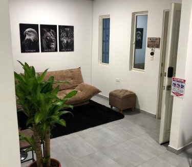 Cali Apartment | Acogedor y Amplio Apartamento 102 El Jardin