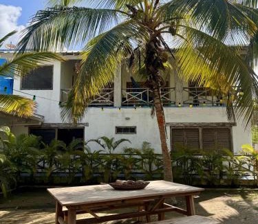 Tolu House | Casa de playa rústica en Tolú