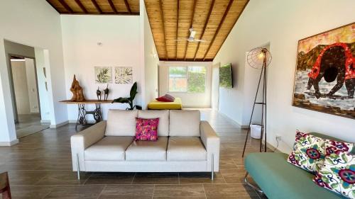 Armenia House | Casa Cielo en Tres Colinas