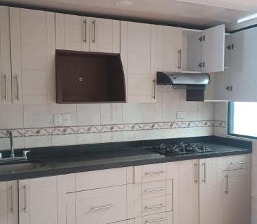 Engativa House | Habitaciòn calida y amplia para 2 o 3 personas