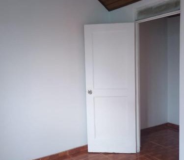Engativa House | Habitaciòn calida y amplia para 2 o 3 personas