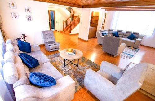 Suba House | Huge Colonial House with Chimney, Luxury in the most exclusive town in Bogotá