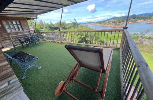 El Penol Villa | Cabaña Guatapé, WIFI, area de trabajo, muelle privado y acceso directo al lago