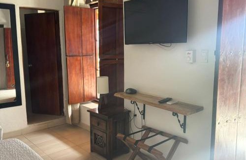 Santa Cruz de Mompox Hotel | HOTEL PLAZA BOLIVAR MOMPOX ubicado en el centro histórico con parqueadero interno