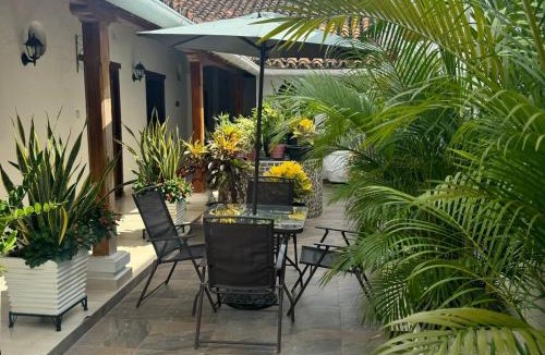 Santa Cruz de Mompox Hotel | HOTEL PLAZA BOLIVAR MOMPOX ubicado en el centro histórico con parqueadero interno