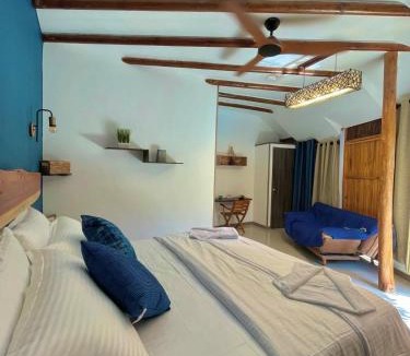 Palomino Hostel | Bikini Hotel & Pool