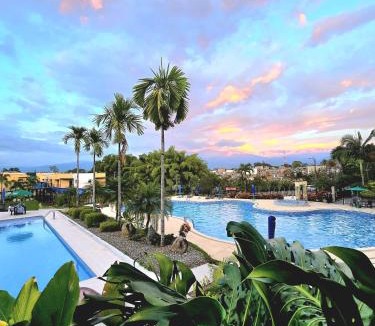 La Tebaida Apartment | Apartamentos Privados de 3H y 2H a 5m del Aeropuerto, 20 minutos del Parque del Cafe y Centro de Armenia con 4 Piscinas, 3 Jacuzzi, Sauna By Molca