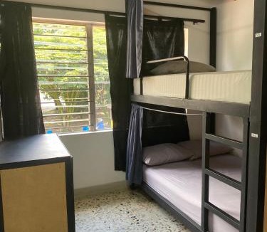 Florida Nueva House | Estadio Area 51 Hostel habitaciones compartidas