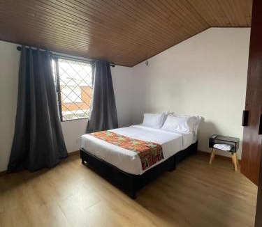 Barrios Unidos House | Bamuka Hostal
