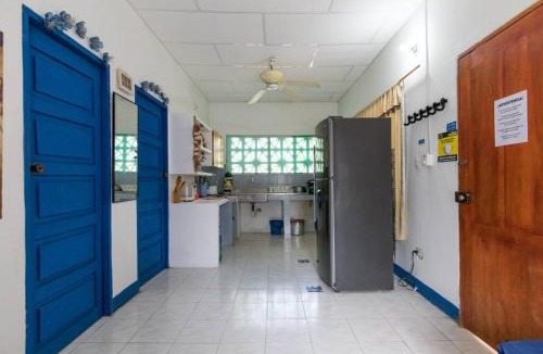 San Antero Apartment | Cabaña con aire, camarote, hamaca, TV cerca al mar