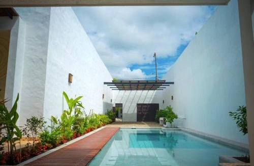 Honda House | Casa Amarilla