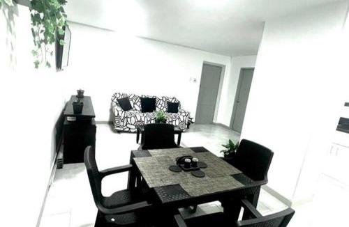 Bocagrande Apartment | Apartamento Edificio los Delfines Bocagrande , ubicación y precio