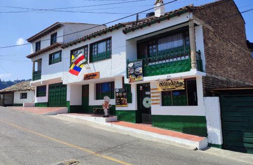 Mongui House | Restaurante y Hostal: De La Villa Pa Sumercé