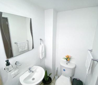 Barrios Unidos House | Habitación con baño compartido