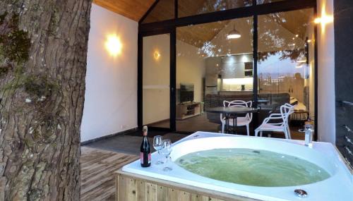 Guatape Ski Chalet | Tree House, Cabaña privada con Jacuzzi y canoa